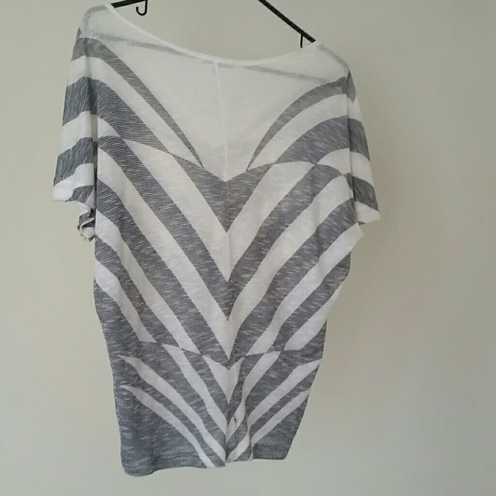 Patterned top - Picture 2 of 2